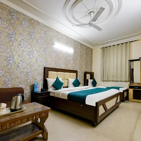 Hotel Park Suites - Near Igi Airport Terminal 3-3